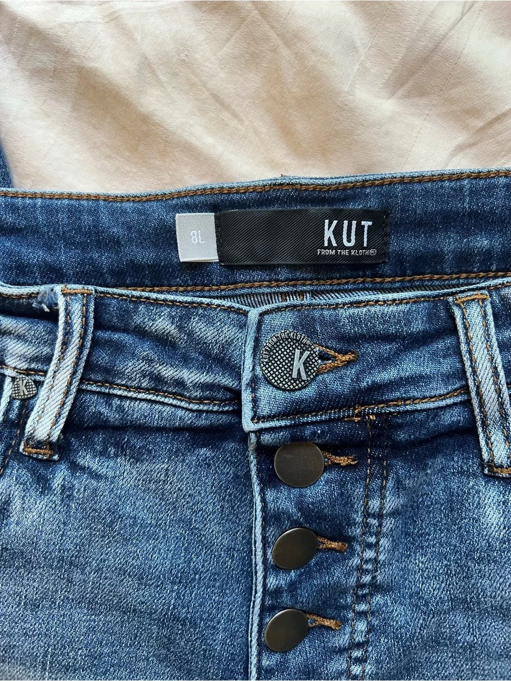 Kut from the Kloth high rise Ab Fab Rachael mom Jean raw him 8 L
